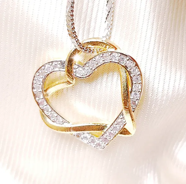 Golden_Starlit_Heart_Pandant_For_Women