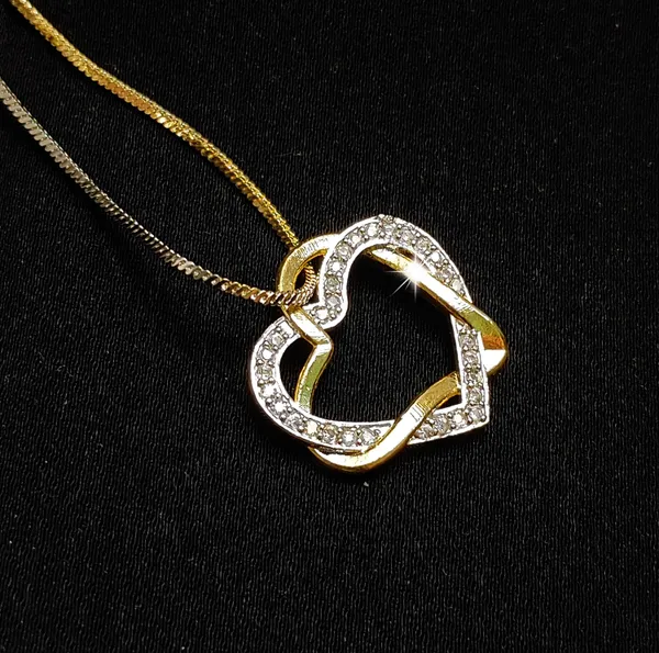Golden_Starlit_Heart_Pandant_For_Women