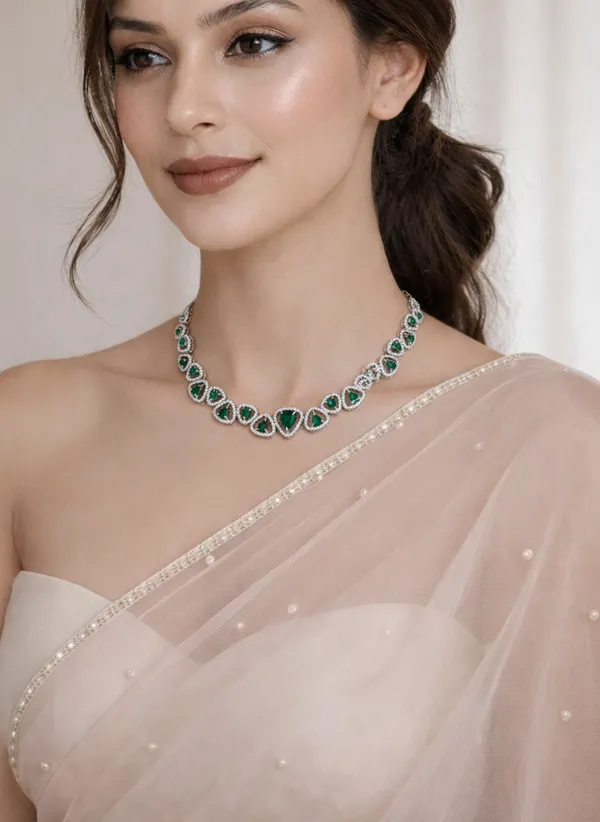 Elegant_Emerald_Diamond_Necklace