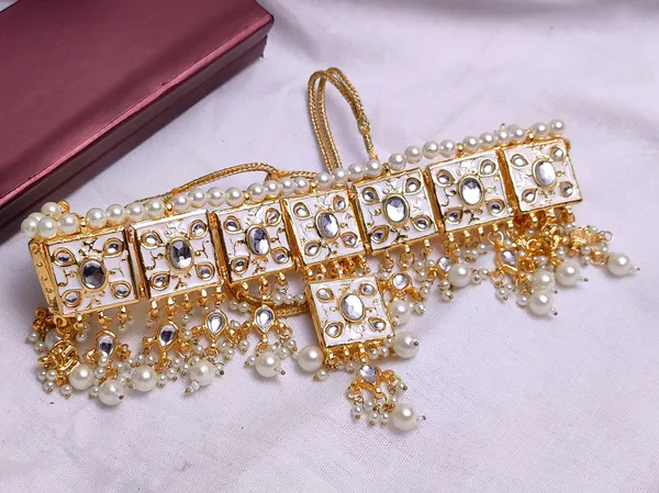 Elegant_Golden_Pearl_Square_Choker