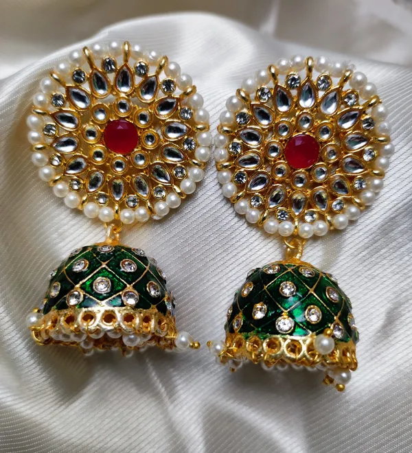 Graceful_Green_Pearl_And_Kundan_Earrings_For_Women