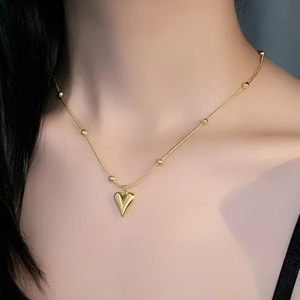 Gold-Plated_Anti_Tarnish_Heart_themed_Stainless_Steel_Pendant