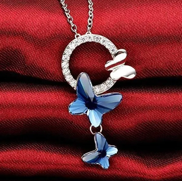 Fluttering_Butterfly_Pandant_For_Women