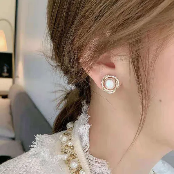 Soft_pearl_center_framed__gold_Studs_