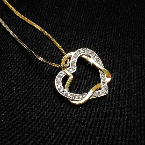 Sparkling_Golden_Heart_Pendant_For_Women