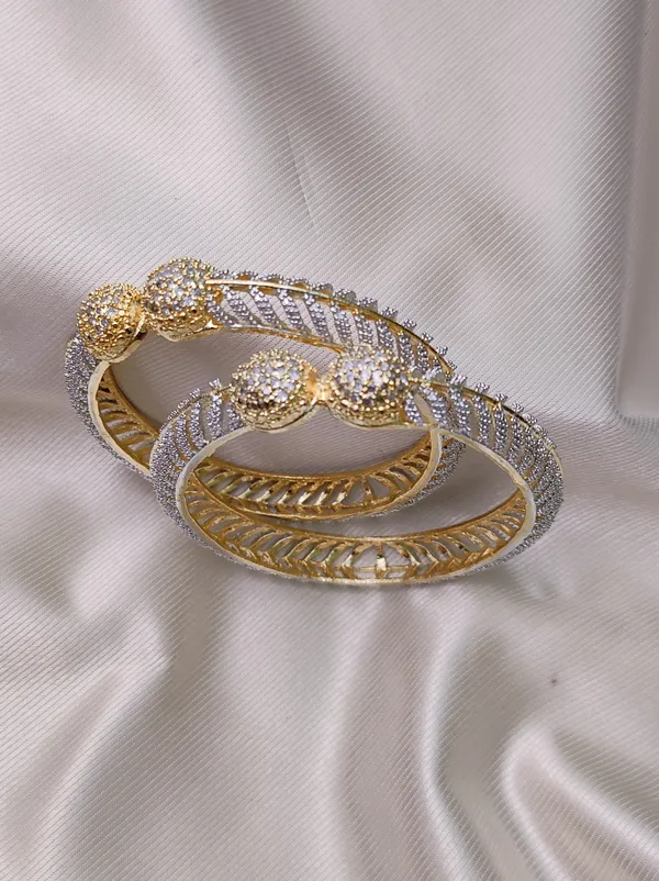 Stellar_Radiance_Bangle_Set_For_Women