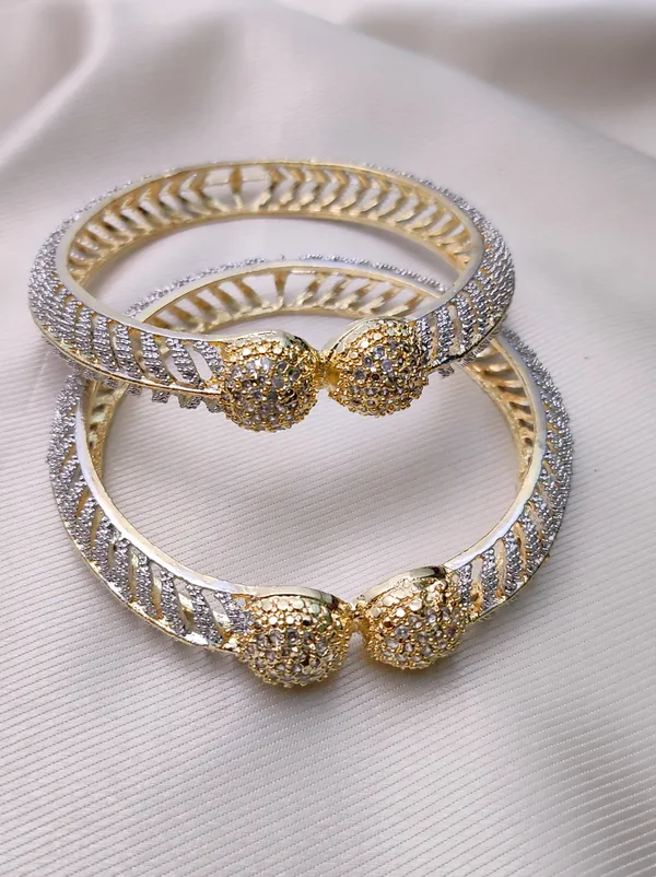 Stellar_Radiance_Bangle_Set_For_Women