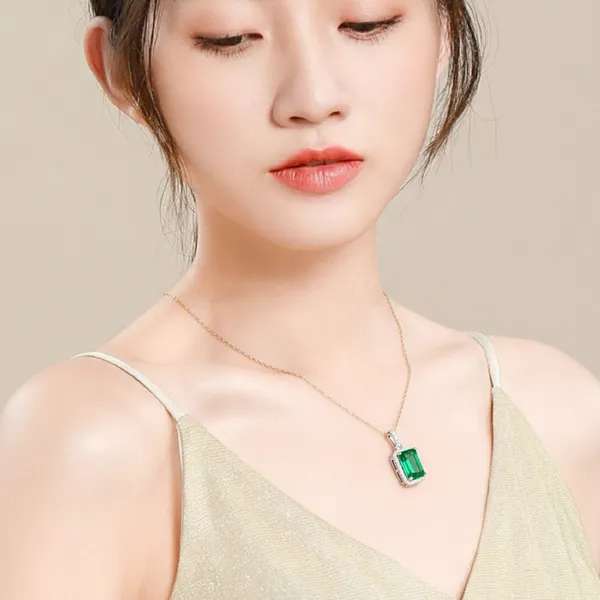 stainless_steel_Emerald_Glow_Pendant_