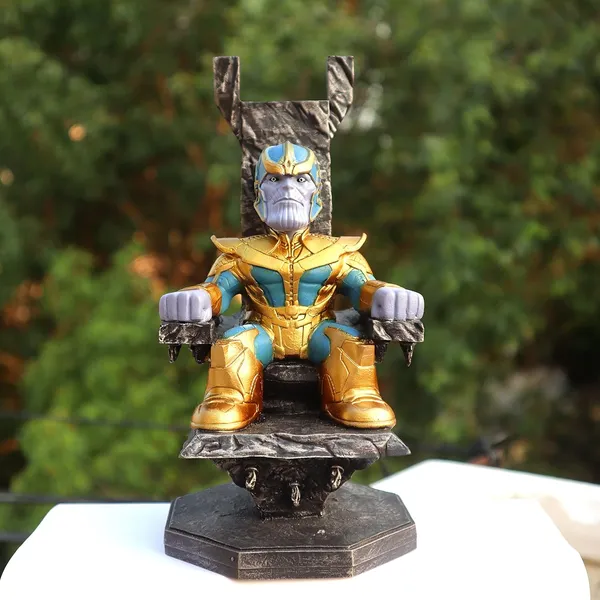 Thanos_Chair_Hand_Painted_Collectible_Polystone_Cartoon_Figurine