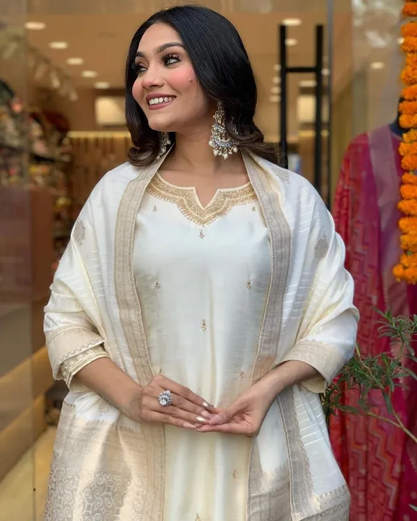 White__Designer_Viscose_Chanderi_Embroidered_Straight_Kurta_With_Viscose_Chanderi_Dupatta_For_Wedding_Party