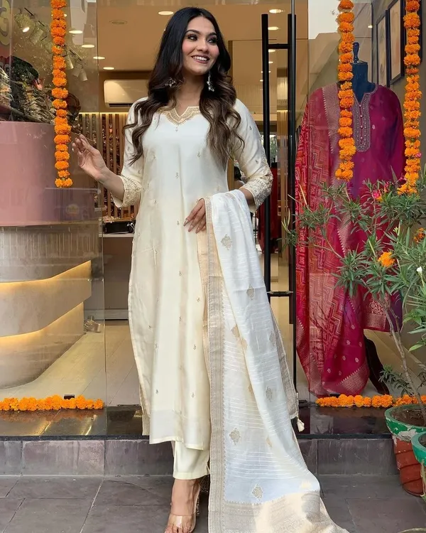 White__Designer_Viscose_Chanderi_Embroidered_Straight_Kurta_With_Viscose_Chanderi_Dupatta_For_Wedding_Party