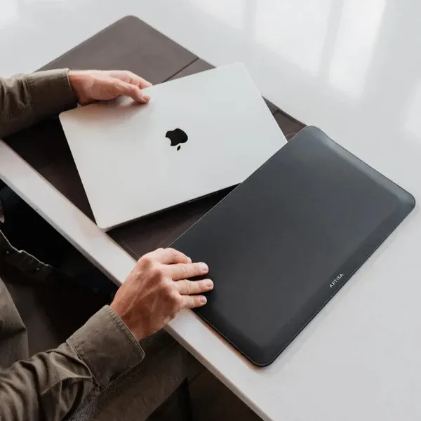 Black_Wax_Leather_Premium_&_Elegant_Laptop_Sleeve_For_Unisex