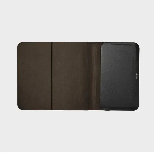 Black_Wax_Leather_Premium_&_Elegant_Laptop_Sleeve_For_Unisex