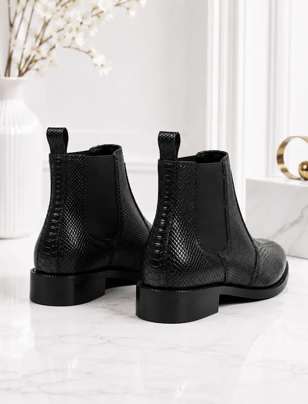 Black_Leather_Crocodile_Chealsea_Boot_Stretchable_For_Men