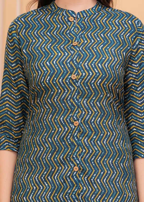 Green_Mandarin_Collar_Chevron_Printed_Straight_Cotton_Kurta_For_Women