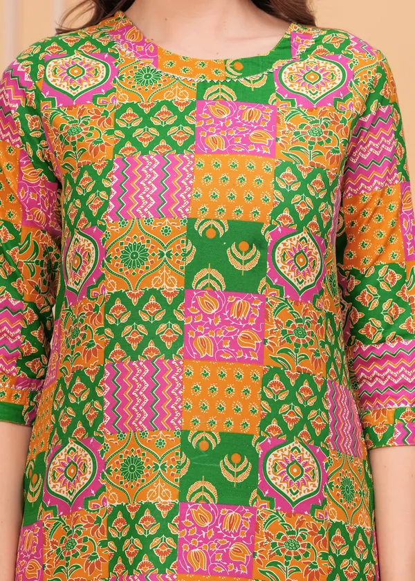 Green_Round_Neck_Geometric_Printed_Straight_Cotton_Kurta_For_Women