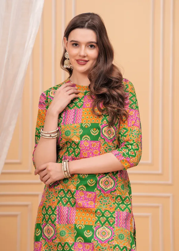Green_Round_Neck_Geometric_Printed_Straight_Cotton_Kurta_For_Women