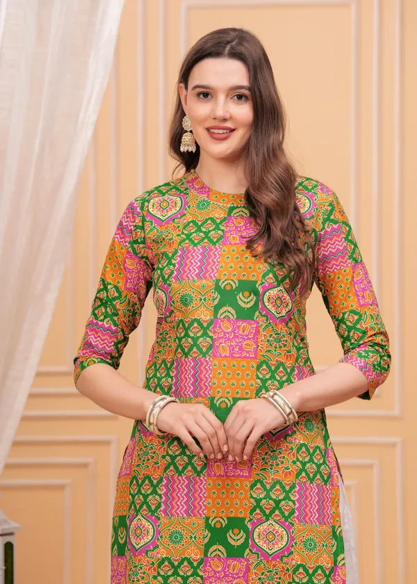 Green_Round_Neck_Geometric_Printed_Straight_Cotton_Kurta_For_Women