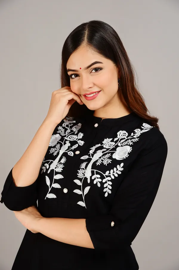 Black_Embroidered_Straight_Kurta_For_Women