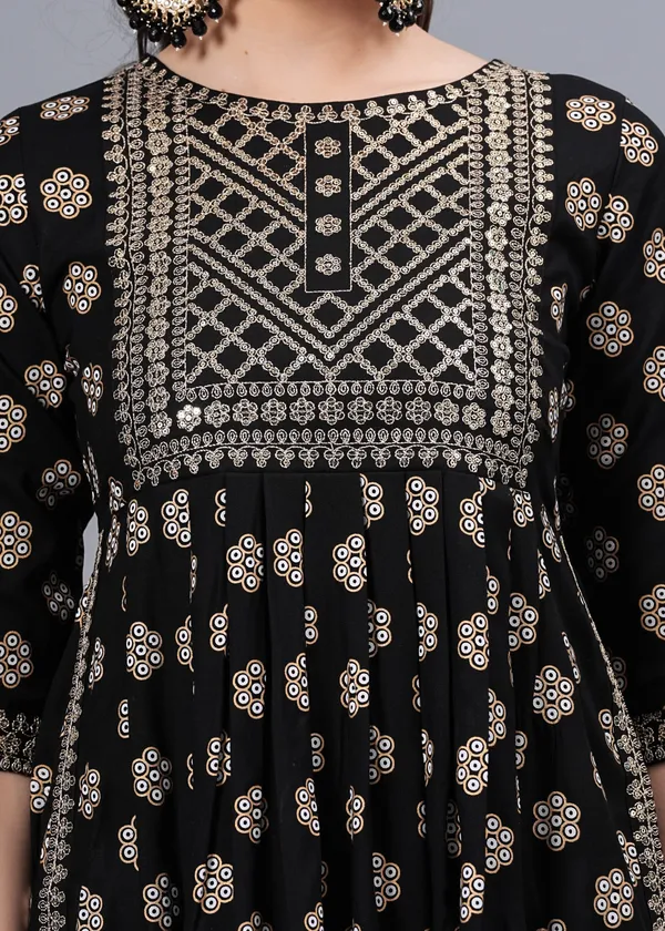 Black_Ethnic_Motifs_Printed_Mirror_Work_Floral_Kurta_For_Women