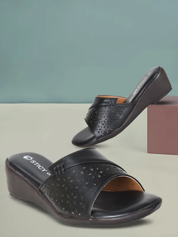 Black_Synthetic_Sandal_For_Women_|_Premium_Product_for_everyday_use