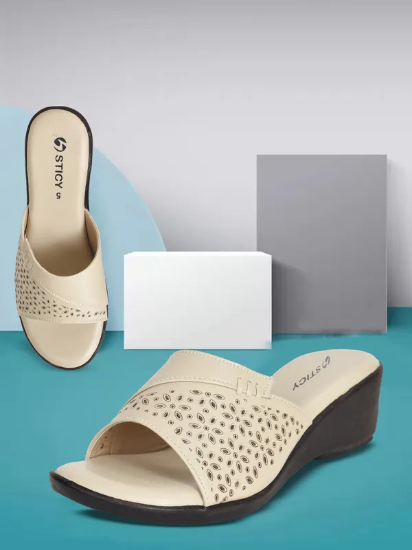 Beige_Synthetic_Sandal_For_Women_|_Premium_Product_for_everyday_use
