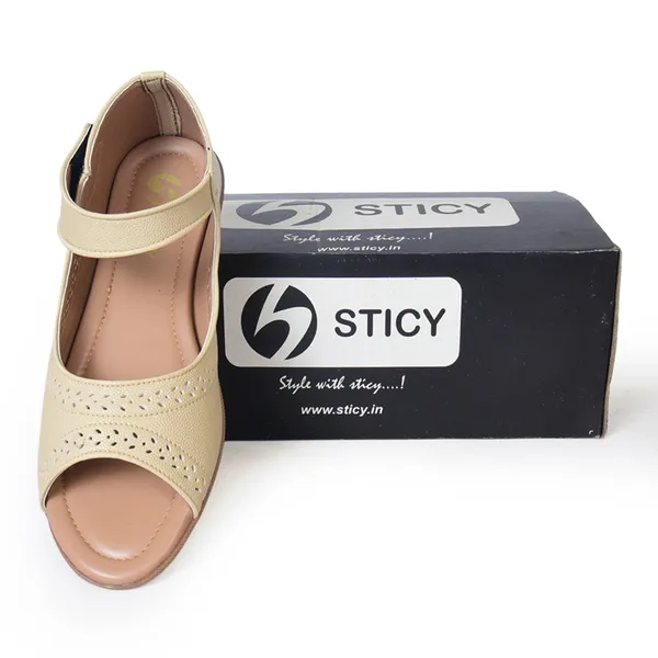 Ethnic_Fashion_with_Laser_Cuts_Flats_Sandal