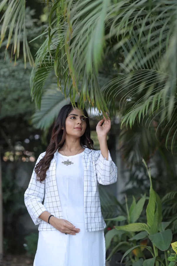 White_Cotton_Elegant_Kurta_Set_With_Jacket_Push_Premium_For_Women
