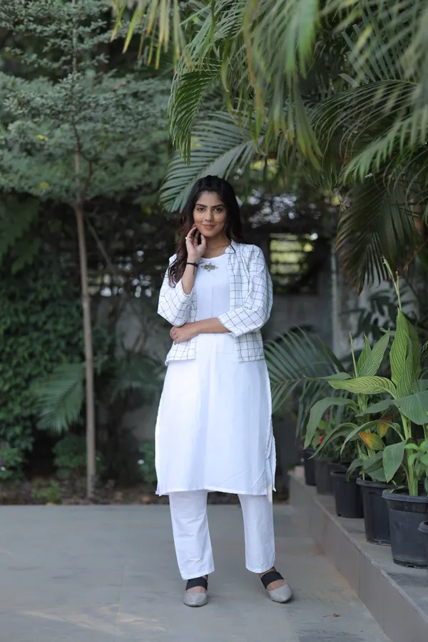 White_Cotton_Elegant_Kurta_Set_With_Jacket_Push_Premium_For_Women