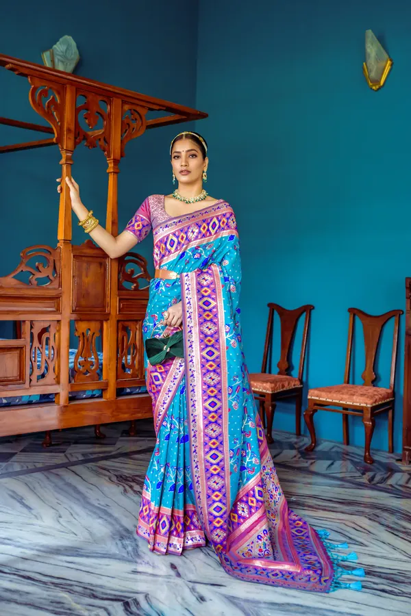 Teal_Paithani_Silk_Saree_With_Blouse_Piece_For_Women
