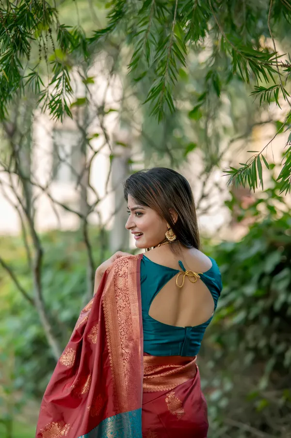 Maroon_Banarasi_Silk_Saree_With_Blouse_Piece_For_Women