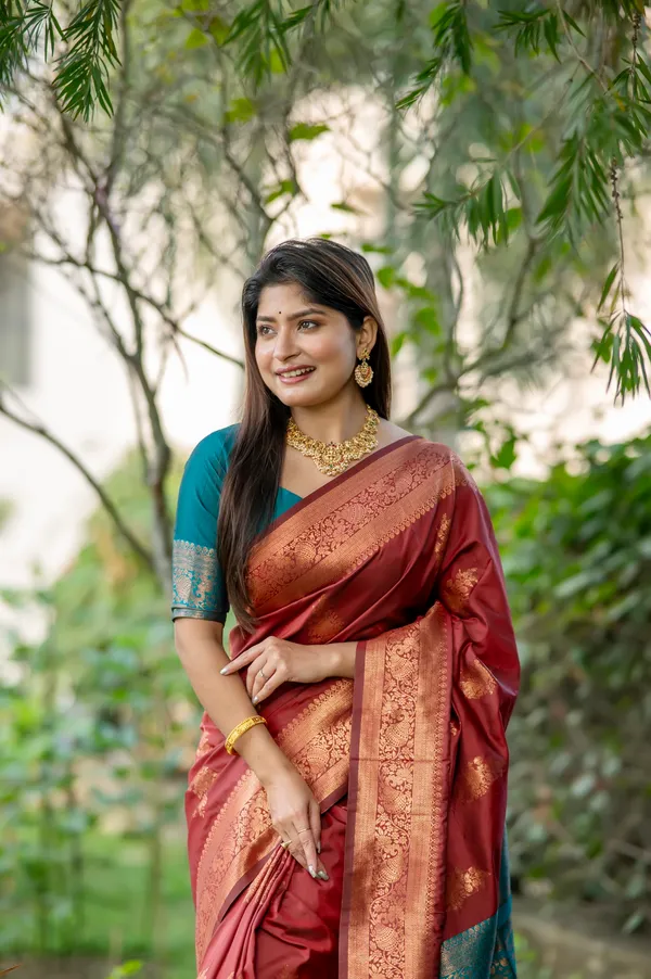 Maroon_Banarasi_Silk_Saree_With_Blouse_Piece_For_Women