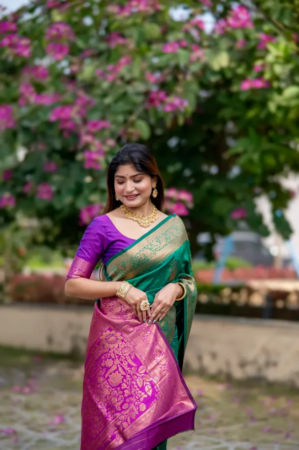 Green_Banarasi_Silk_Saree_With_Blouse_Piece_For_Women