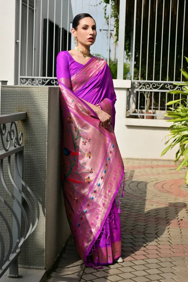 Meenakari_Weaves_Paithani_Pallu_with_Pure_Zari_woven_Border_Paithani_Silk_Saree_with_Blouse