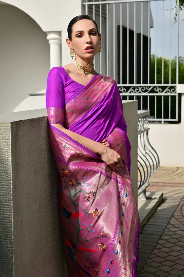 Meenakari_Weaves_Paithani_Pallu_with_Pure_Zari_woven_Border_Paithani_Silk_Saree_with_Blouse