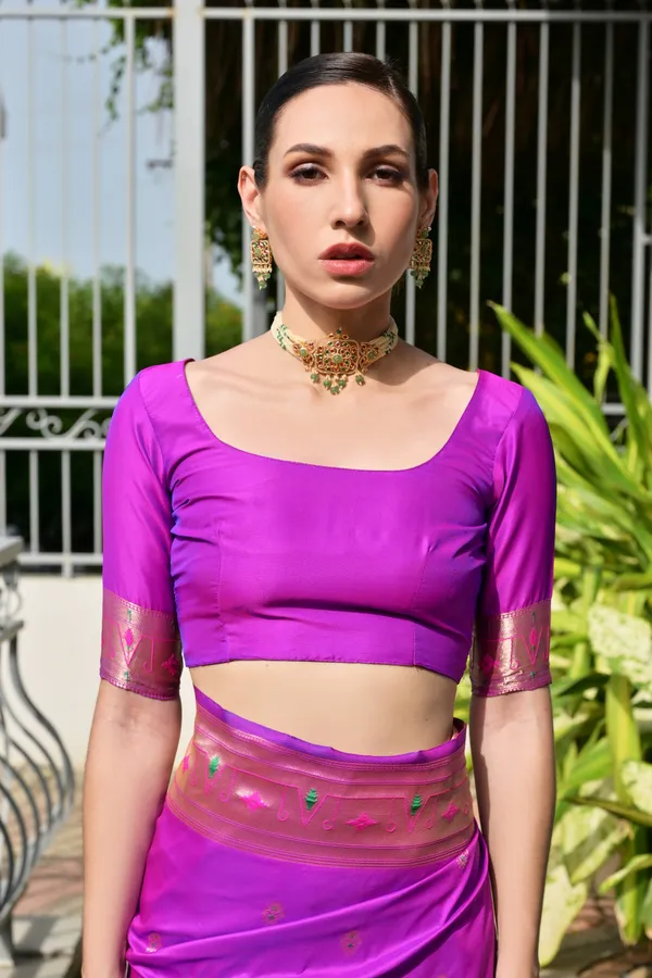 Meenakari_Weaves_Paithani_Pallu_with_Pure_Zari_woven_Border_Paithani_Silk_Saree_with_Blouse