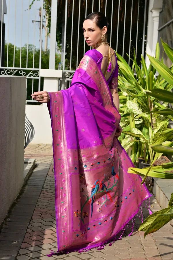 Meenakari_Weaves_Paithani_Pallu_with_Pure_Zari_woven_Border_Paithani_Silk_Saree_with_Blouse