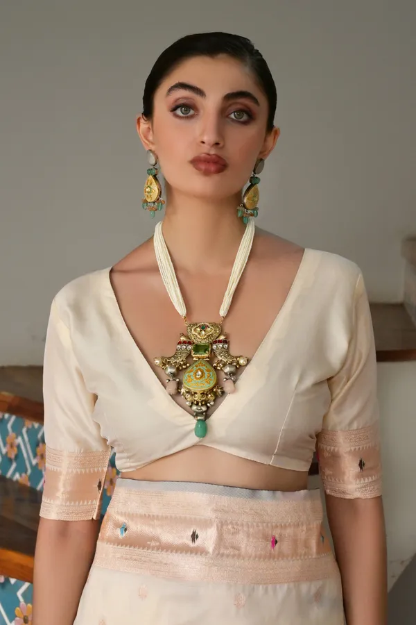 Meenakari_Weaves_with_Pure_Zari_woven_Big_Border_Paithani_Silk_Saree_with_Blouse