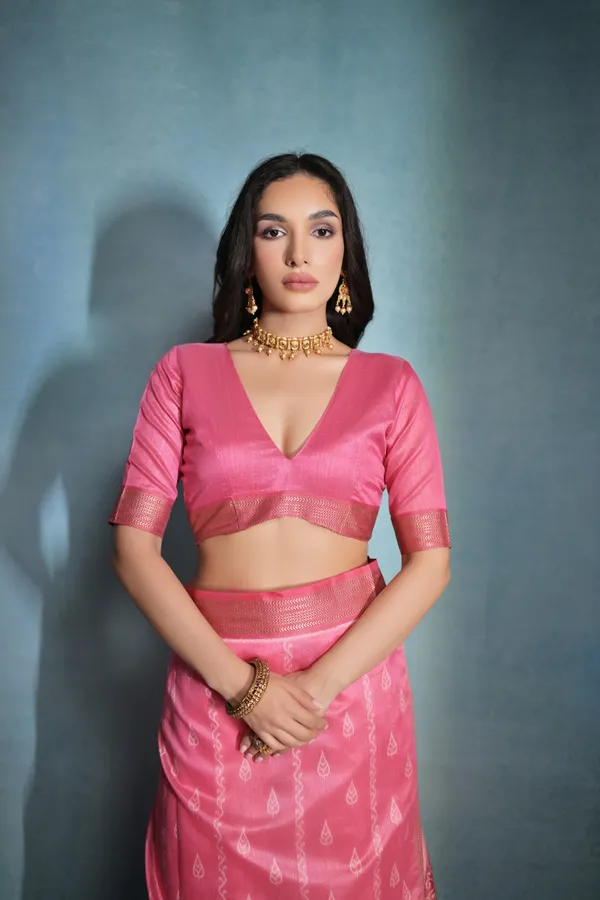 Vibrant_Pink_Raw_Silk_Saree_With_Blouse_Piece_For_Women
