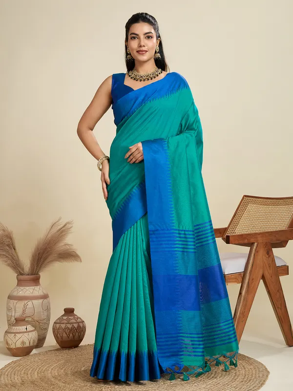 Solid_Design_With_Contrast_Temple_Border_Raw_Silk_Saree_With_Striped_Thread_Woven_Pallu