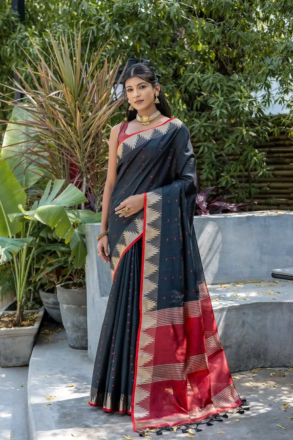 Black_Raw_Silk_Saree_With_Blouse_Piece_For_Women