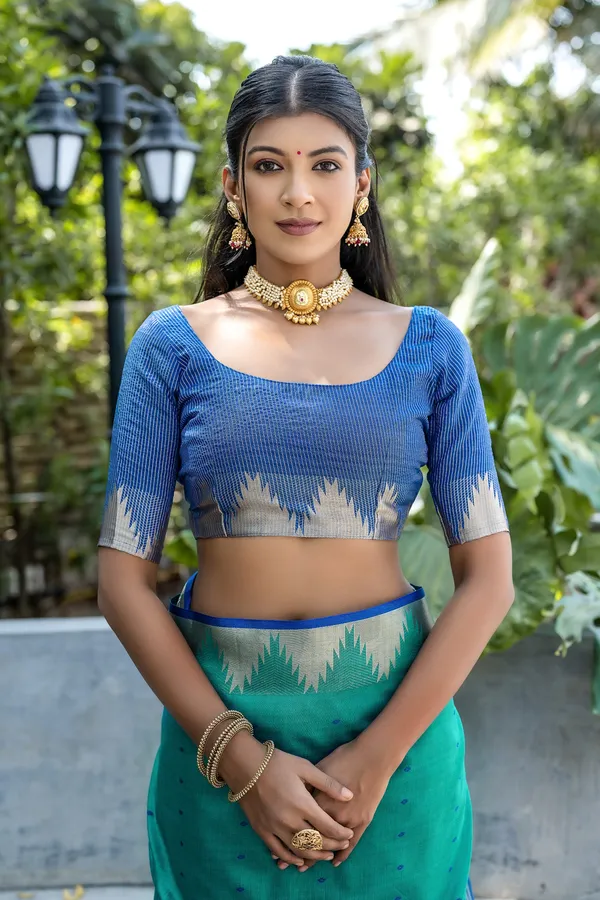 Rama_Green_Raw_Silk_Saree_With_Blouse_Piece_For_Women