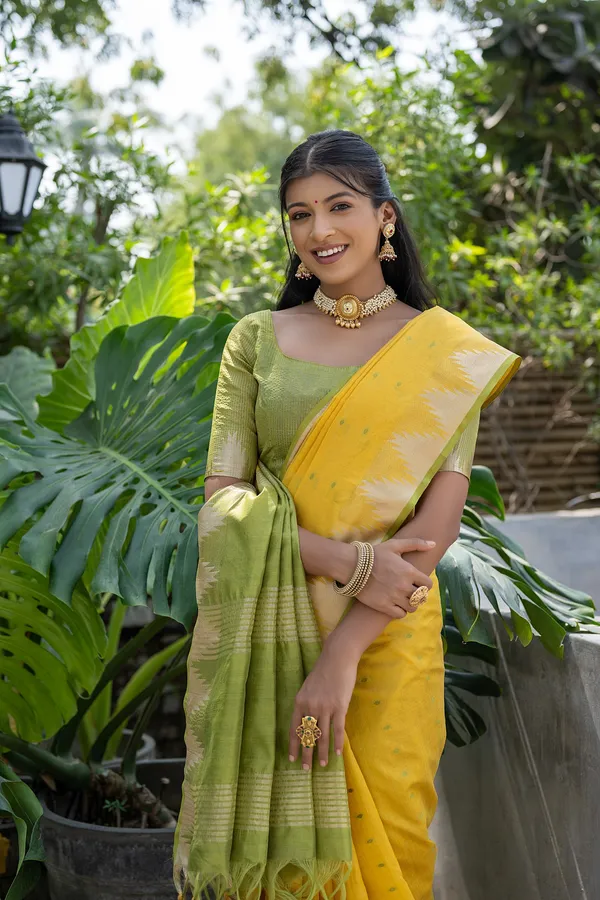 Yellow_Raw_Silk_Saree_With_Blouse_Piece_For_Women