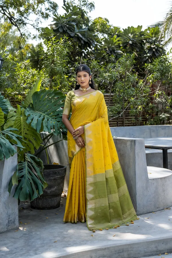 Yellow_Raw_Silk_Saree_With_Blouse_Piece_For_Women