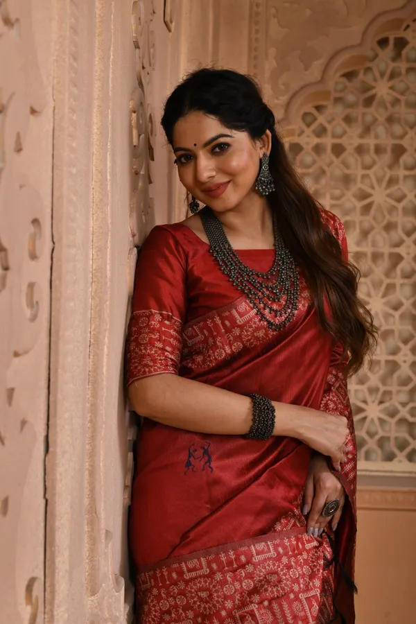 Red_Handloom_Silk_Saree_With_Blouse_Piece_For_Women