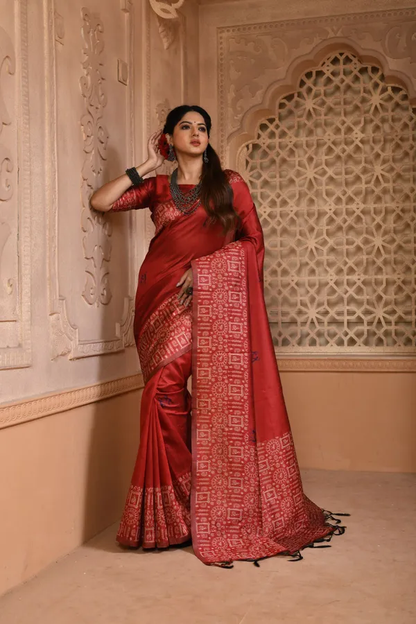 Red_Handloom_Silk_Saree_With_Blouse_Piece_For_Women