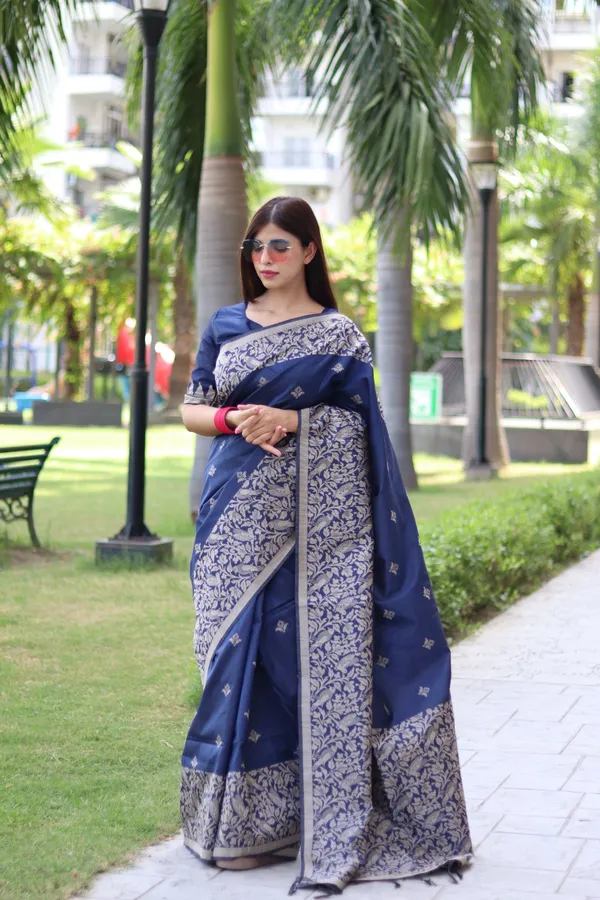 Blue_Handloom_Silk_Saree_With_Blouse_Piece_For_Women