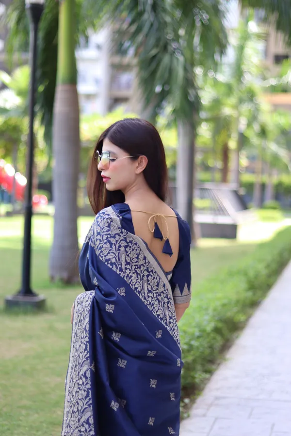 Blue_Handloom_Silk_Saree_With_Blouse_Piece_For_Women