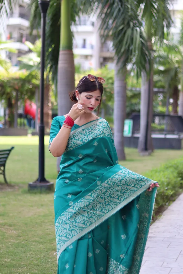 Turquoise_Handloom_Silk_Saree_For_Women