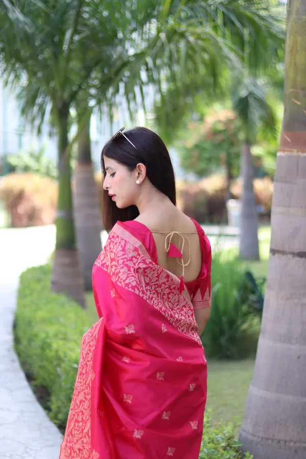 Pink_Handloom_Silk_Saree_With_Blouse_Piece_For_Women